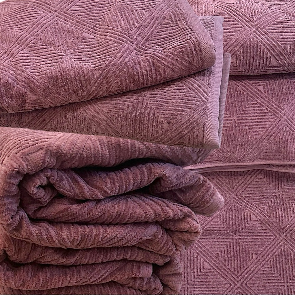 New Luxury LARGE Bath Towels Set of 2 Jacquard Cotton Luxe Lattice Hanging Mauve